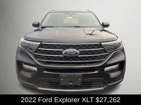 Used 2022 Ford Explorer XLT w/ Equipment Group 202A image 8