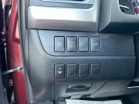 Used 2019 Toyota Highlander XLE AWD/4WD image 22