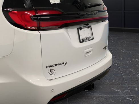 New 2026 Chrysler Pacifica Limited w/ S Appearance Package AWD/4WD image 42