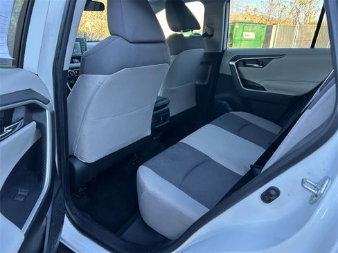 Used 2021 Toyota RAV4 XLE image 22