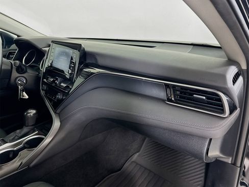 Used 2022 Toyota Camry LE image 27