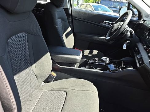 New 2025 Kia Sportage LX image 8