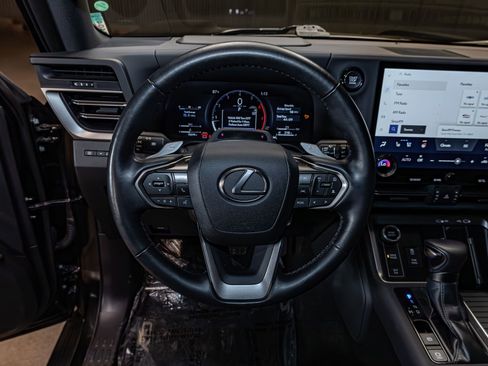 Used 2024 Lexus GX 550 w/ Cold Area Package image 16