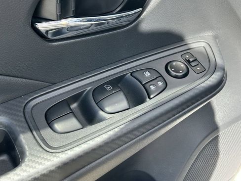 Used 2025 Nissan Versa SV w/ Trunk Package image 24