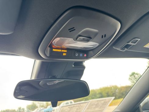 Used 2025 Chevrolet Trax RS image 25