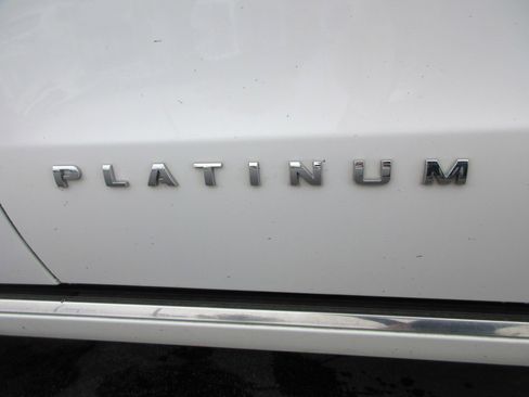 Used 2021 Ford Expedition Platinum AWD/4WD image 3