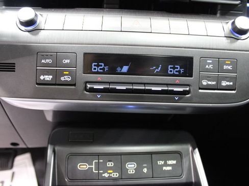 Used 2024 Hyundai Kona Limited FWD image 35