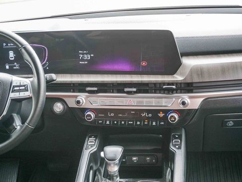 Certified 2023 Kia Telluride EX w/ EX Captain's Chair Package FWD image 16