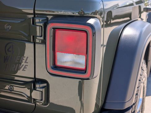 Used 2021 Jeep Wrangler Sport S AWD/4WD image 11