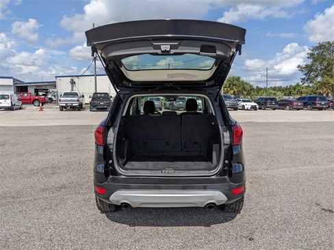 Used 2019 Ford Escape SE image 13
