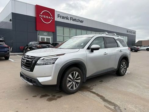 Used 2024 Nissan Pathfinder SL w/ Black Appearance Package image 1