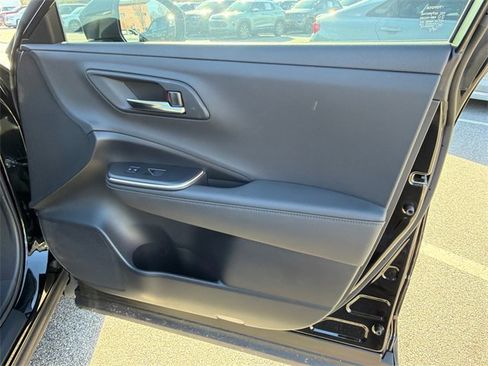 Used 2023 Toyota Crown Limited image 14