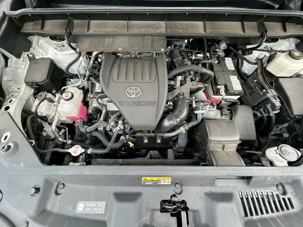 Used 2024 Toyota Highlander LE FWD image 31