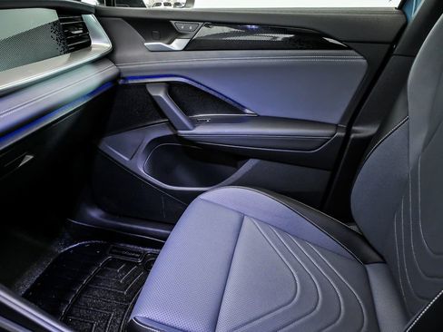 Certified 2025 Volkswagen Tiguan SE R-Line AWD/4WD image 23