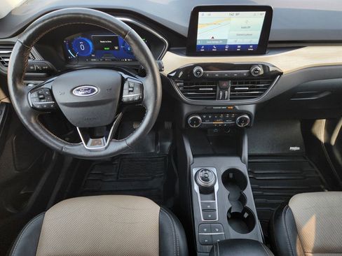 Used 2022 Ford Escape Titanium w/ Titanium Premium Package image 27