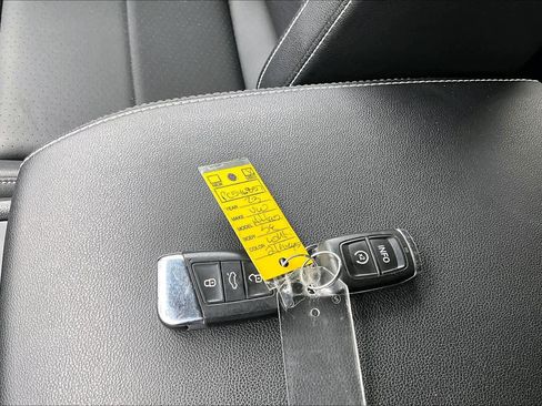 Used 2023 Volkswagen Atlas SE image 15