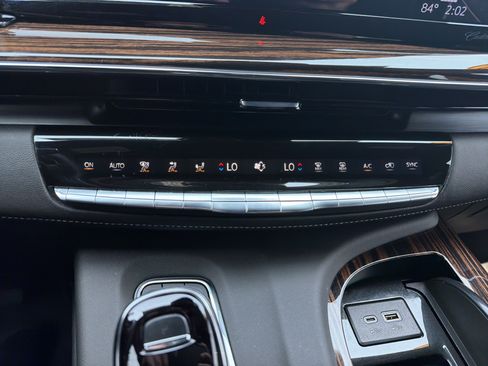 Used 2023 Cadillac Escalade Premium Luxury w/ Performance Package AWD/4WD image 24