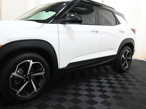 Used 2021 Chevrolet TrailBlazer RS w/ Sun and Liftgate Package FWD image 11