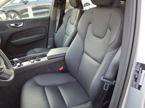 Certified 2025 Volvo XC60 B5 Plus image 19