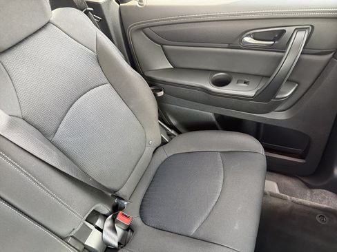 Used 2017 Chevrolet Traverse LT w/ Style and Technology Package FWD image 13