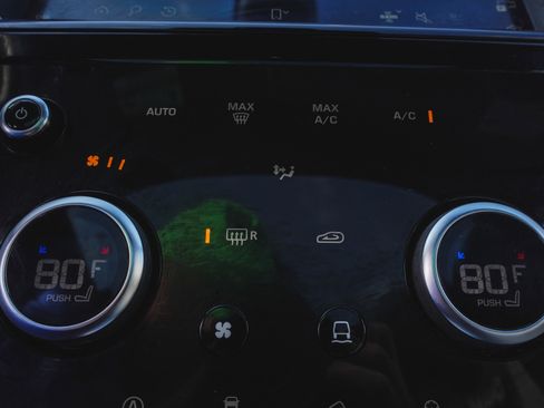 Used 2023 Land Rover Discovery Sport S image 21