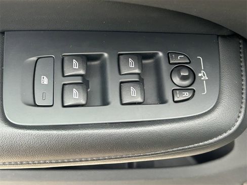 Used 2024 Volvo S60 B5 Core image 23