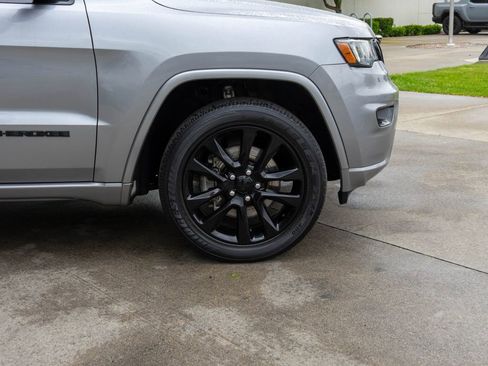 Used 2021 Jeep Grand Cherokee Laredo X AWD/4WD image 37