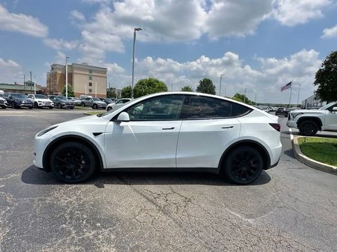 Used 2023 Tesla Model Y Long Range AWD/4WD image 7