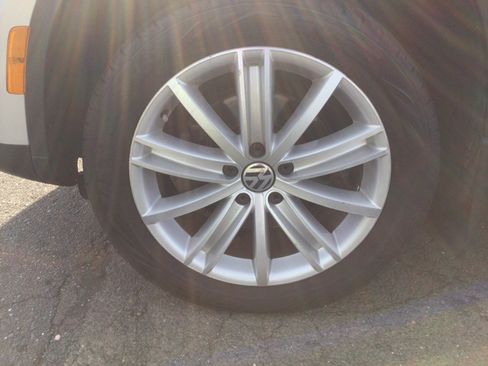 Used 2014 Volkswagen Tiguan SE AWD/4WD image 40