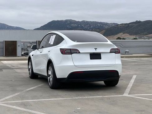 Used 2022 Tesla Model Y Long Range AWD/4WD image 31