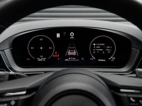 Certified 2025 Porsche Cayenne Coupe image 18