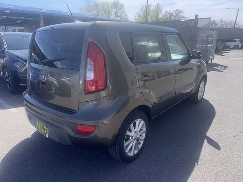 Used 2013 Kia Soul + image 4