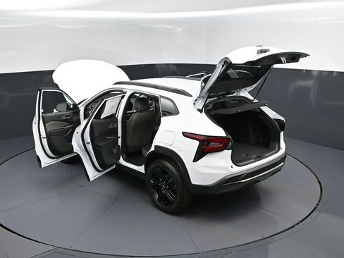 New 2026 Chevrolet Trax ACTIV w/ Driver Confidence Package image 2