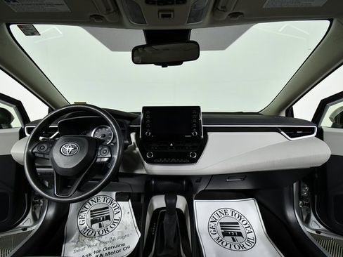 Used 2021 Toyota Corolla LE image 18