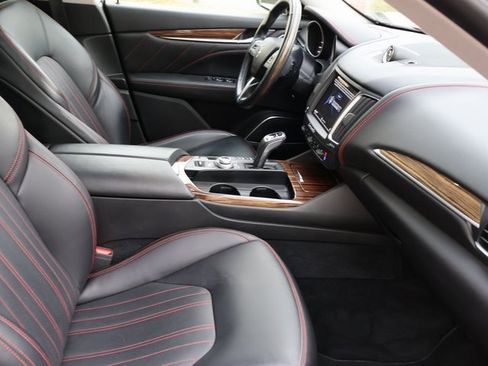 Used 2020 Maserati Levante GranLusso image 13