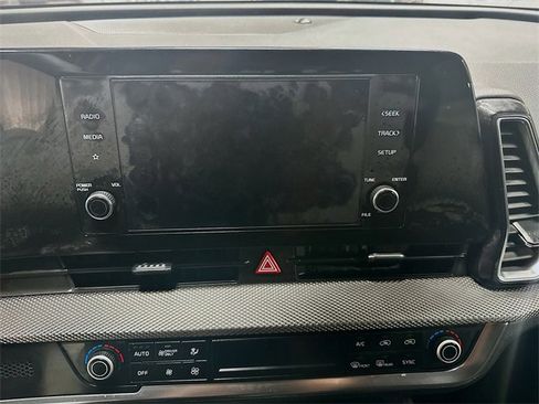 Used 2023 Kia Sportage LX image 12