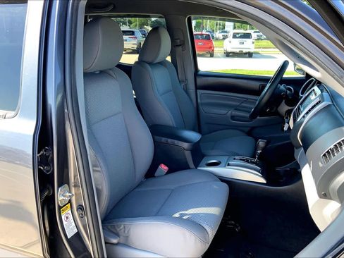Used 2013 Toyota Tacoma 4x4 Double Cab w/ TRD Sport Pkg image 9