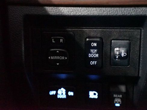 Used 2019 Toyota Tundra Limited image 24