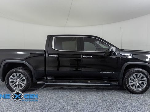 Used 2025 GMC Sierra 1500 Denali w/ Technology Package AWD/4WD image 8