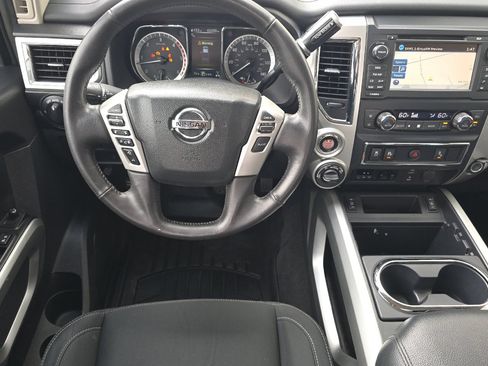 Used 2018 Nissan Titan SV w/ SV Convenience Package AWD/4WD image 14