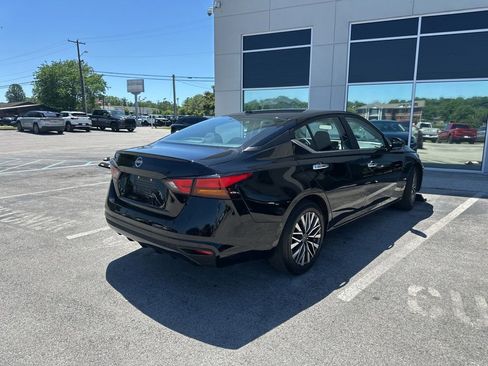 Used 2025 Nissan Altima 2.5 SV FWD image 3