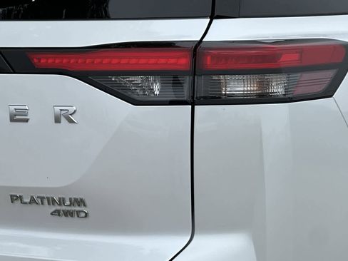 New 2025 Nissan Pathfinder Platinum image 30