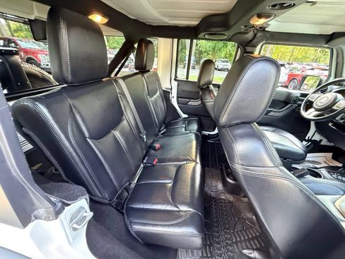 Used 2013 Jeep Wrangler Unlimited Sahara AWD/4WD image 27