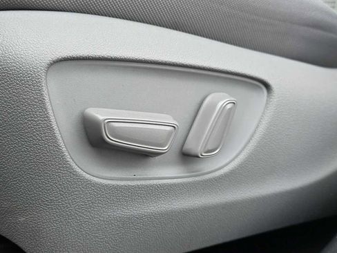 Used 2022 Toyota Highlander L FWD image 27