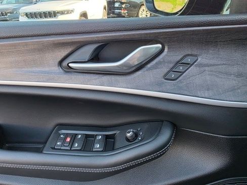 New 2025 Jeep Grand Cherokee Limited image 10