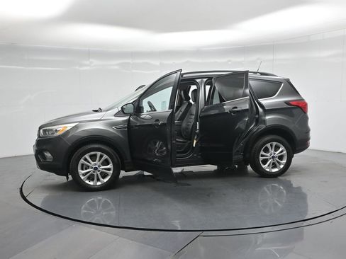 Used 2019 Ford Escape SEL image 31