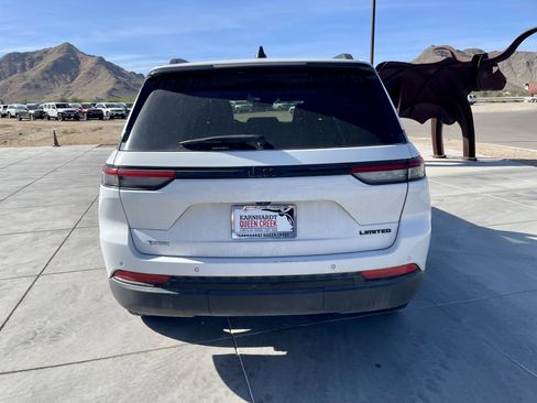 Used 2024 Jeep Grand Cherokee Limited w/ Black Appearance Package image 4