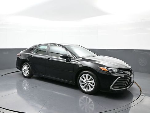 Certified 2023 Toyota Camry LE image 4