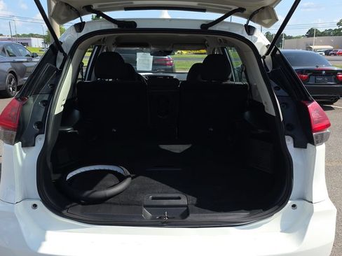 Used 2019 Nissan Rogue S FWD image 9