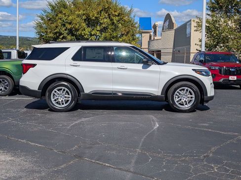 New 2026 Ford Explorer Active w/ Active Comfort Package image 3